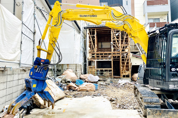 重機による建物（上屋）の解体